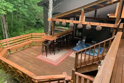 Image de Chalet d'Ellicottville niché dans les bois
