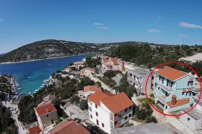 Image de Appartement de trois chambres avec la terrasse et la vue sur le mer Sevid, Trogir (A-16111-a)