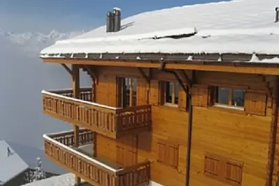 Image de Luxueux appartement de ski dans un quartier calme d'un village suisse. Beau toute l'année