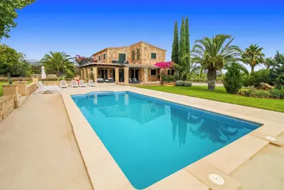 Image de Belle Villa Familiale - 4 Chambres avec Salle de Bains, Grande Piscine et AirCon