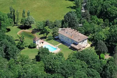 Image de Manoir dans la vallée du Tarn avec grande piscine