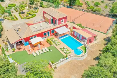 Image de Immense Villa Segundo avec Piscine PRIVÉE, Court De Tennis Et Minigolf