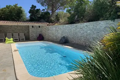 Image de Très Belle Villa au Calme, Vue Montagne, Proche Mer, 700m du Centre Ville