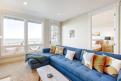Image de Maison en bord de mer dans une communauté fermée avec vue sur la mer - pas d'enfants