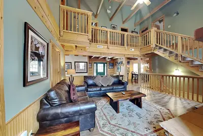 Image de Big Bear 2, 5 chambres, accès à la piscine, bain à remous, cheminée, WiFi, 16 personnes