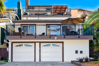 Image de Condo lumineux et familial avec grande terrasse et barbecue - à pied de la plage!