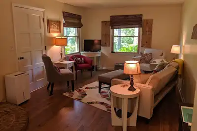 Image de Retraite Ridgetop! 16 miles de Nashville. Propriété tranquille dans une rue sans issue.