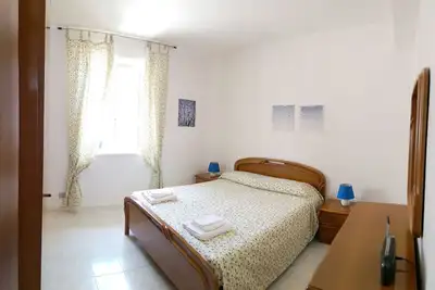 Situé dans un quartier résidentiel