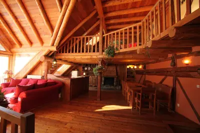 Image de Chalet 200m2 du XVIIIe S avec sauna, cheminée et Jacuzzi.