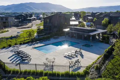 Image de Location de maison de luxe à Huntsville, Utah, près de Snowbasin Resort and Pineview Reservoir