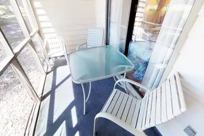 Image de Niveau du sol Belle Golf View Condo. Inclut WiFi et accès au centre d'activités et aux piscines!