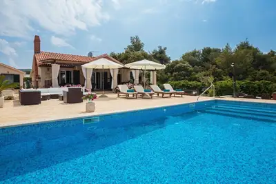 Image de Maison de vacances privée avec Wifi, piscine privée, climatisation, bain à remous, Tv, terrasse