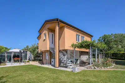 Image de Bel appartement pour 5 personnes avec climatisation, Wifi, Tv, patio et parking