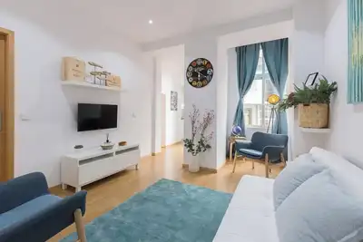 Image de Lumineux appartement confortable dans la bataille par Host Wise