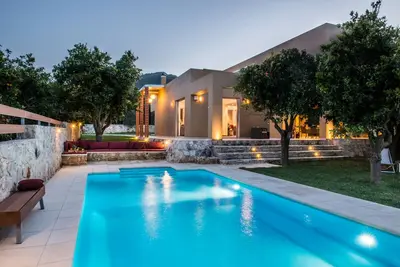 Image de Piscine privée ★ Lux Villa ★ Jacuzzi & Gym ★ 3 chambres
