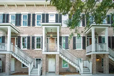 Restez avec Lucky Savannah: appartement au rez-de-chaussée avec cuisine, marchez partout!