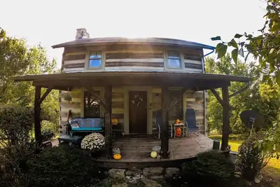 Image de Rustic, comfortable, secluded, hand hewn, turn of the century log cabin