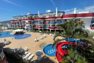 Image de Resort 100 Real Un Jour Par Jour 10mts De La Plage Wifi Air Tv Pisc chauffée.