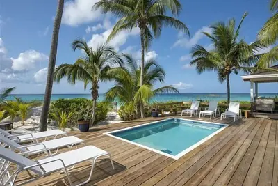 Image de Nouvelle maison en bord de mer sur le célèbre French Leave Beach w / New Pool