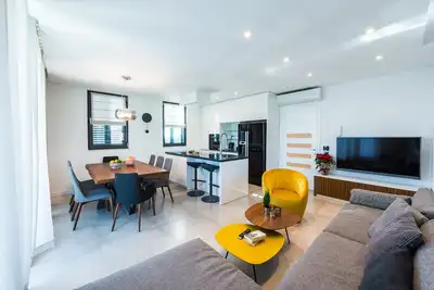 Image de Luxueuse maison de 3 chambres avec vue sur la mer près de la vieille ville