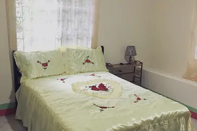 Image de Breadfruit Villa est une propriété privée utilisée pour la location aux touristes et locaux