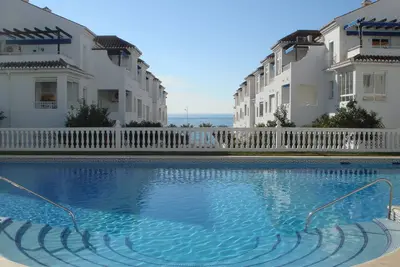 Image de Emplacement, emplacement, emplacement! première ligne de plage avec toutes les commodités à portée de main Nerja.