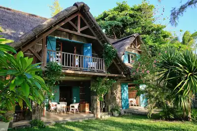 Image de Villa de caractere avec jardin coté mer, 50 mt de la plage et lagon turquoise.