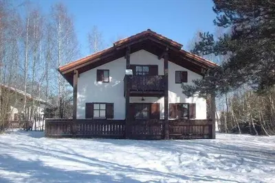 Image de Grande maison de vacances confortable, très calme, sur un grand terrain aux allures de parc