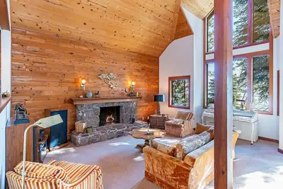 Image de Tahoe Classic-Idyllic Tahoe Lakefront Cabin sur la plage!