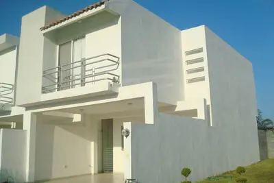 Image de Maison entière Communauté privée Excellent emplacement!