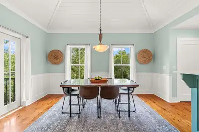 Image de Beach House en face de la piscine communautaire et à 3 minutes du golfe.