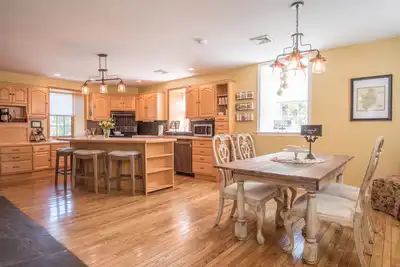 Image de 250yo Maison en pierre avec ruisseau en pays Amish!