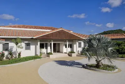 Image de Beachfront 6 Br Luxurious Villa Allamanda Ă Guana Bay Beach