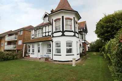 Image de Appartement 1, Cambridge Court, avec un jardin à Frinton-On-Sea, Ref 980201