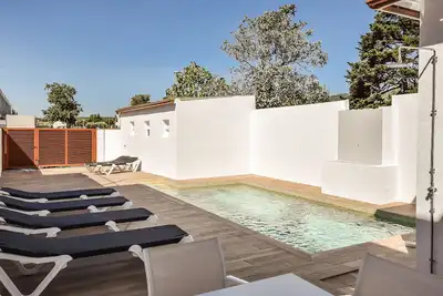 Image de Maison de vacances moderne avec piscine privée
