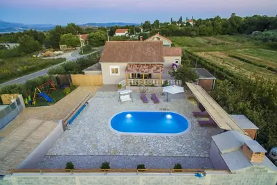 Image de Maison près de Zadar avec piscine privée