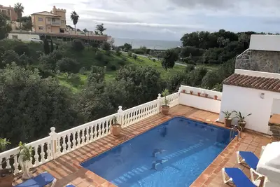Image de Villa privée avec piscine, à 4 min à pied de la plage d'El Faro, réseau de fibre