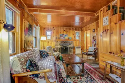 Image de Cabine confortable historique avec grande terrasse, foyer au loft et cheminée en pierre d'origine!