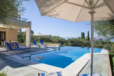 Image de Villa avec utilisation gratuite de hors-bord | Contemporain et moderne | Gouvia