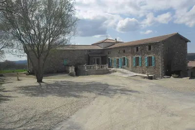Image de Ancienne ferme rénovée avec piscine chauffée