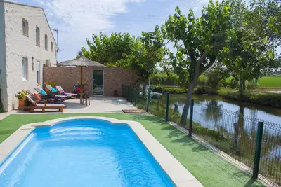Image de Villa rurale, piscine privée, wifi gratuit, aire de jeux, à 1, 8 km de la plage