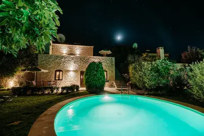 Image de Villa en pierre, piscine, vue la mer (Autorisation administrative de location! )