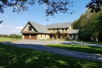 Image de Élégance enchantée près de Deep Creek Lake & Wisp! Cheminée! Vue sur la prairie et la forêt!