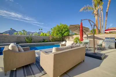 Image de Indian Wells Pool Home-Super endroit pour la famille et les amis pour nager, dîner et se détendre.