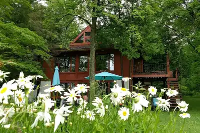 Image de Chalet au bord du lac récemment mis à jour sur la rive nord de Little Traverse.