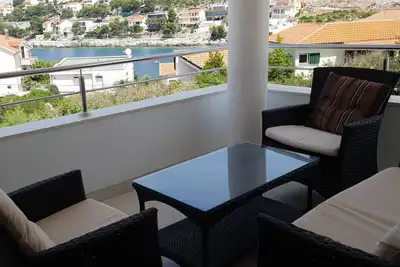 Image de Appartement d'une chambre avec la terrasse et la vue sur le mer Bilo, Primosten (A-14601-a)