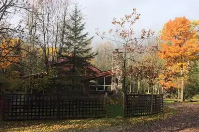 Image de Maison construite sur mesure Neslted dans les bois