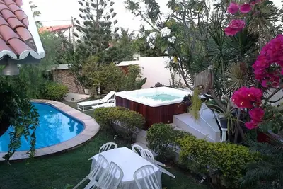 Image de Luxueuse maison de plage avec piscine et bain à remous!
