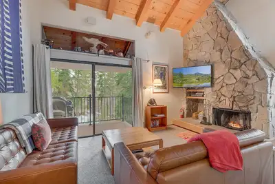 Image de Whispering Pines: 5 Br, 3 Ba Townhouse à Carnelian Bay, 12 personnes