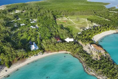 Image de Nouvellement rénové Accueil directement sur Gaulding Cay Beach